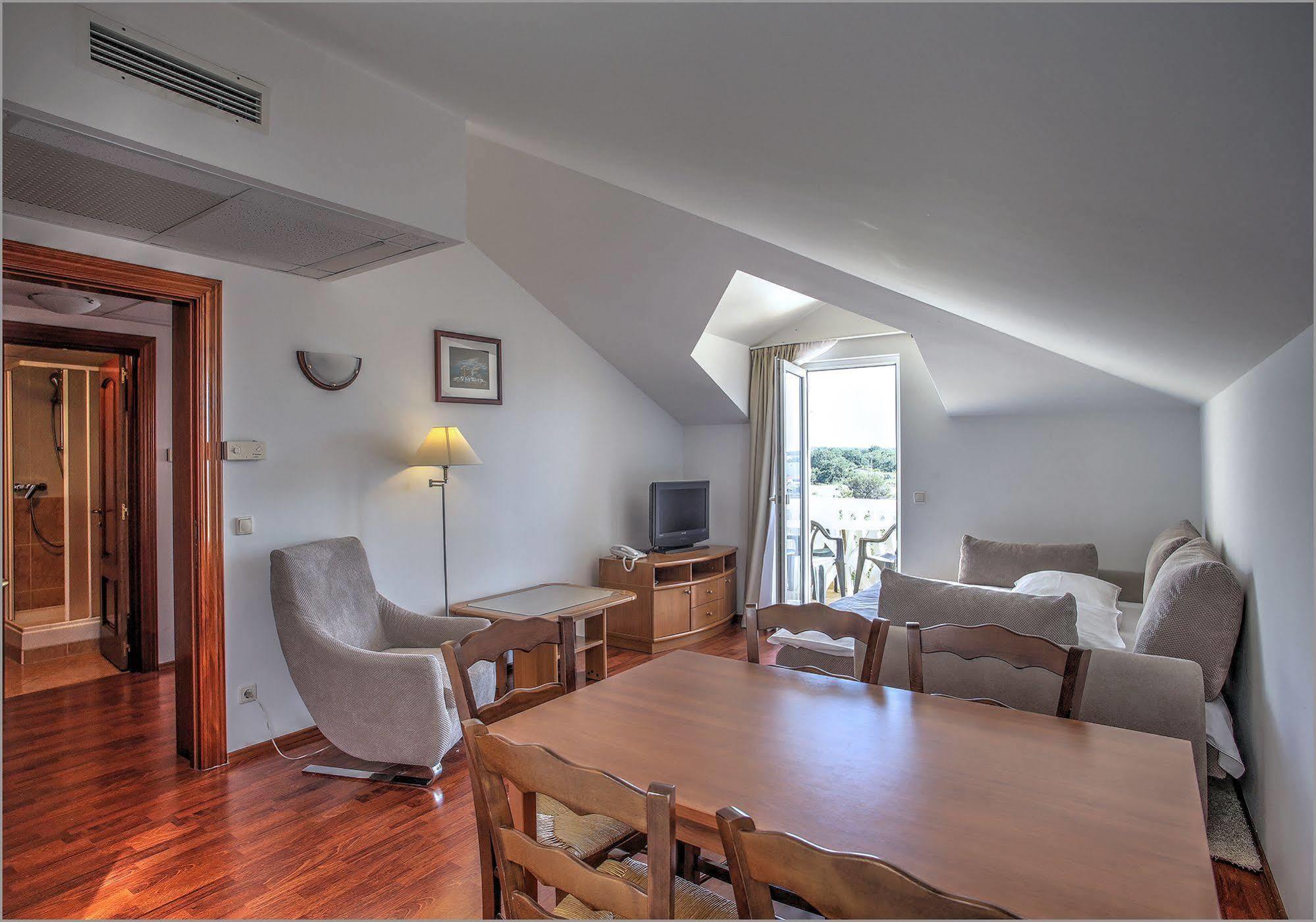 Aparthotel Zaton ซาตอน ภายนอก รูปภาพ