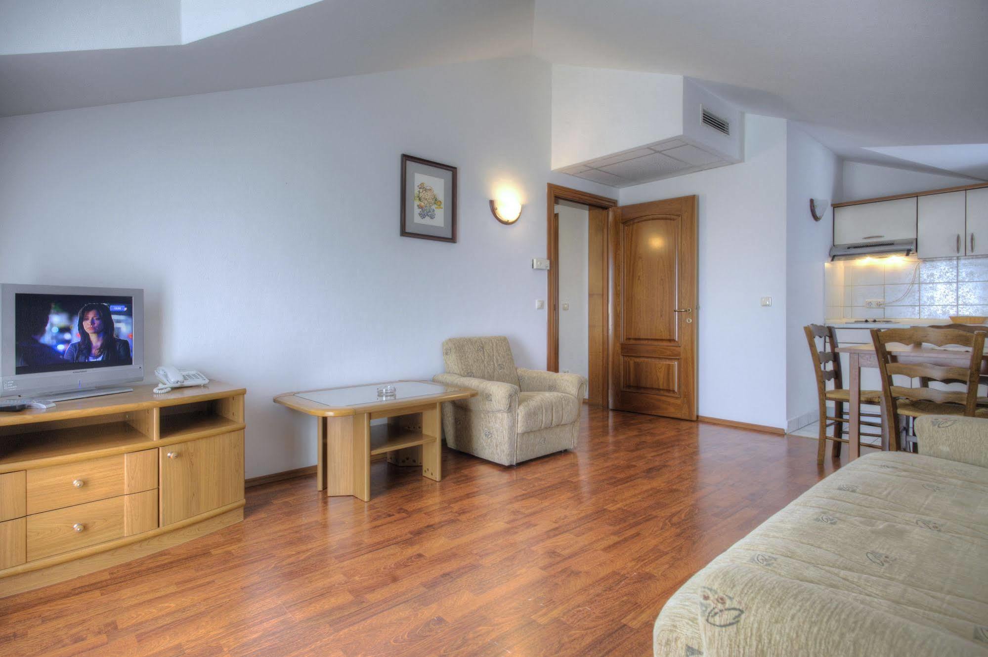 Aparthotel Zaton ซาตอน ภายนอก รูปภาพ