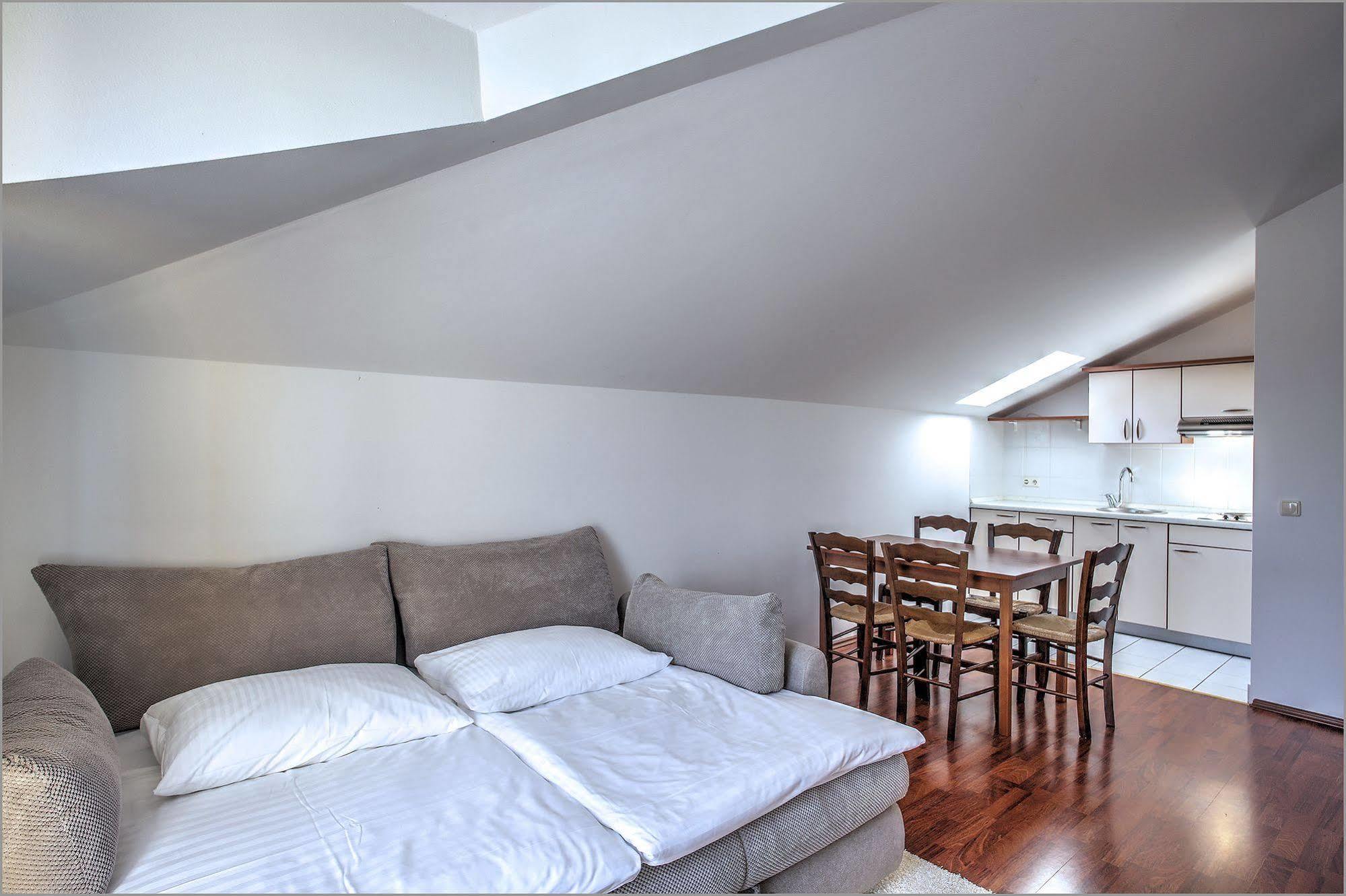 Aparthotel Zaton ซาตอน ภายนอก รูปภาพ